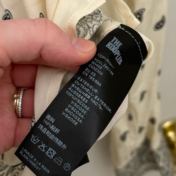 The Kooples Bandana Print Button Down Size XS Relaxed Fit Cream Black Patterned - Picture 4 of 5